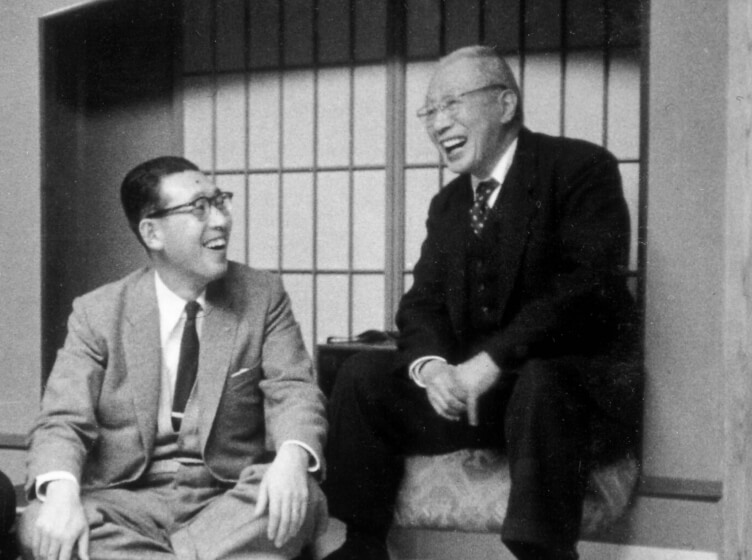 Black-and-white photo of Suntory founder Shinjiro Torii with his son, Keizo Saji